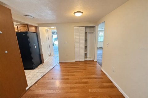 House in Port Richey, Florida 3 bedrooms, 148.74 sq.m. № 2391454 - photo 6