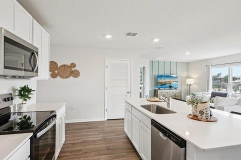 House in Lake Wales, Florida 4 bedrooms, 139.17 sq.m. № 2092681 - photo 17