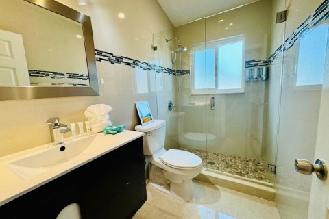 Casa en alquiler en Deerfield Beach, Florida, 4 dormitorios, 139.26 m2 № 1139348 - foto 1