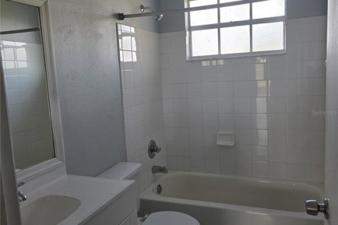 Condo in Kissimmee, Florida, 3 bedrooms № 2218291 - photo 9