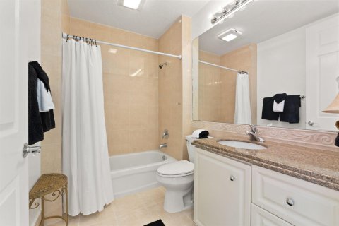 Condo in St. Lucie, Florida, 2 bedrooms № 2146121 - photo 21