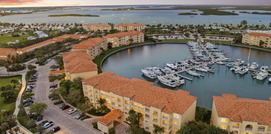 Condo in St. Lucie, Florida, 2 bedrooms № 2146121