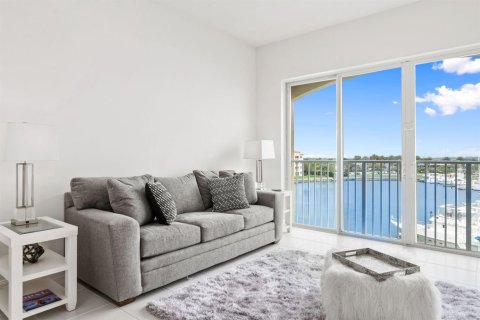 Condo in St. Lucie, Florida, 2 bedrooms № 2146121 - photo 9