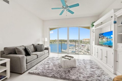 Condo in St. Lucie, Florida, 2 bedrooms № 2146121 - photo 8