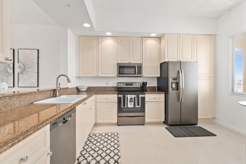 Condo in St. Lucie, Florida, 2 bedrooms № 2146121 - photo 11