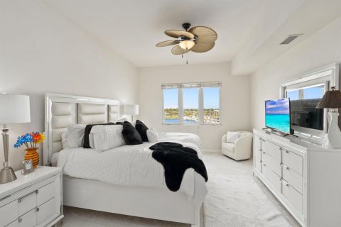 Condo in St. Lucie, Florida, 2 bedrooms № 2146121 - photo 14