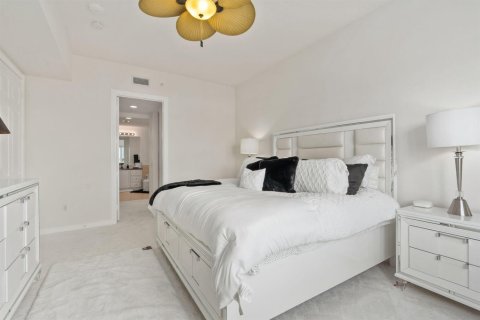 Condo in St. Lucie, Florida, 2 bedrooms № 2146121 - photo 15