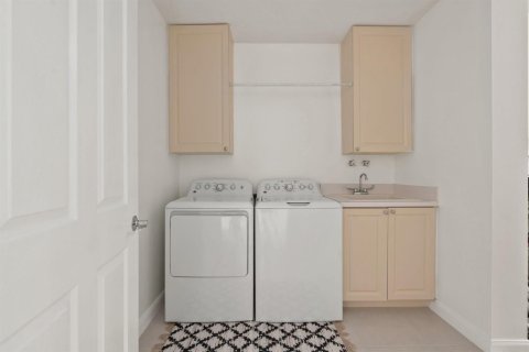 Condo in St. Lucie, Florida, 2 bedrooms № 2146121 - photo 22