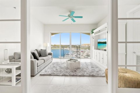 Condo in St. Lucie, Florida, 2 bedrooms № 2146121 - photo 7