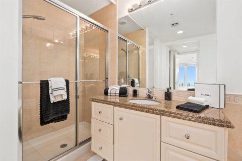 Condo in St. Lucie, Florida, 2 bedrooms № 2146121 - photo 18