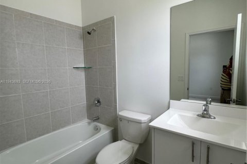 Villa ou maison à louer à Homestead, Floride: 3 chambres, 123.93 m2 № 2001634 - photo 3