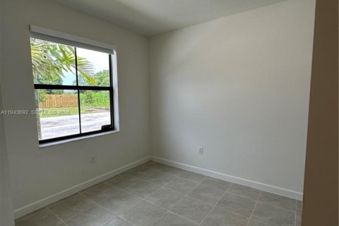 Villa ou maison à louer à Homestead, Floride: 3 chambres, 123.93 m2 № 2001634 - photo 2