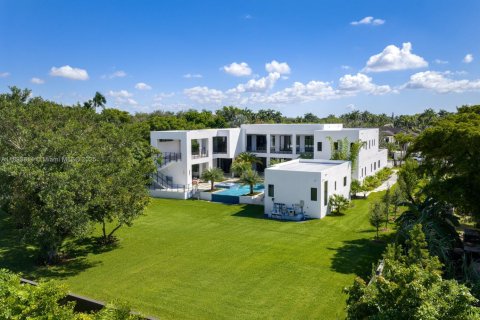 House in Miami, Florida 8 bedrooms, 699.55 sq.m. № 1946631 - photo 29