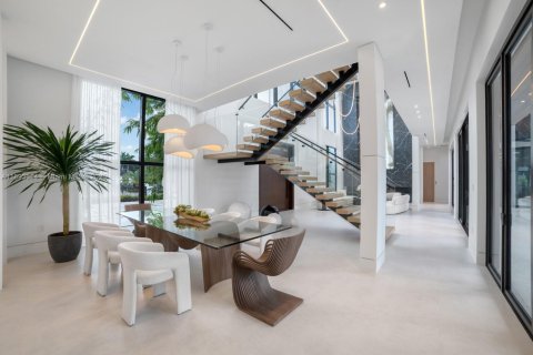 House in Miami, Florida 8 bedrooms, 699.55 sq.m. № 1946631 - photo 8