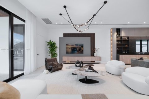House in Miami, Florida 8 bedrooms, 699.55 sq.m. № 1946631 - photo 15
