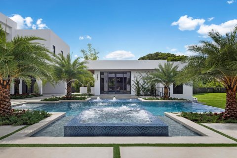 House in Miami, Florida 8 bedrooms, 699.55 sq.m. № 1946631 - photo 25