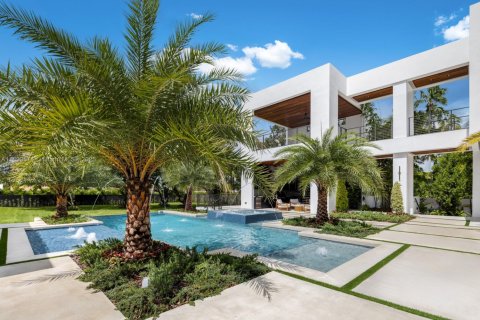 House in Miami, Florida 8 bedrooms, 699.55 sq.m. № 1946631 - photo 19