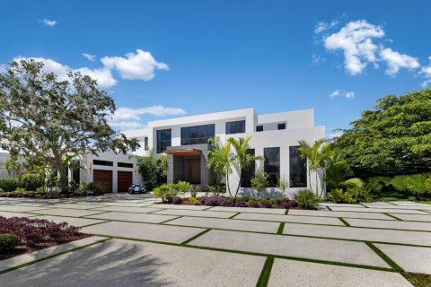 House in Miami, Florida 8 bedrooms, 699.55 sq.m. № 1946631 - photo 3