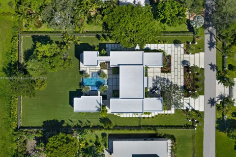 House in Miami, Florida 8 bedrooms, 699.55 sq.m. № 1946631 - photo 2