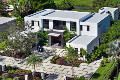 House in Miami, Florida 8 bedrooms, 699.55 sq.m. № 1946631 - photo 1