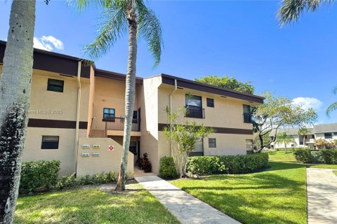 Снять в аренду кондоминиум в Коконат Крик, Флорида 3 спальни, 104.05м2, № 1954252 - фото 1