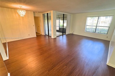 Снять в аренду кондоминиум в Коконат Крик, Флорида 3 спальни, 104.05м2, № 1954252 - фото 3