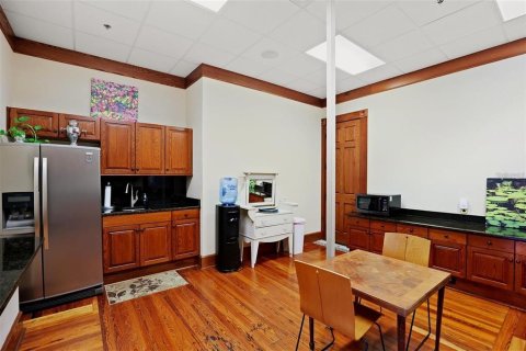 Propiedad comercial en alquiler en Lake Wales, Florida, 212.1 m2 № 1843546 - foto 6