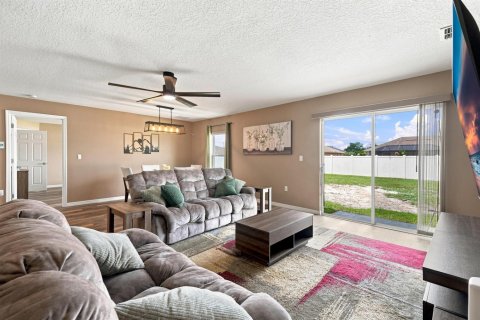 House in Port St. Lucie, Florida 4 bedrooms, 198.25 sq.m. № 2268168 - photo 9