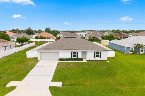 House in Port St. Lucie, Florida 4 bedrooms, 198.25 sq.m. № 2268168 - photo 4