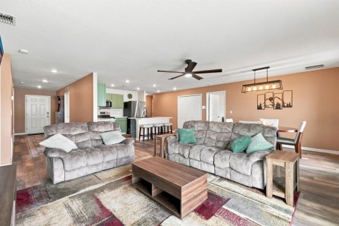 House in Port St. Lucie, Florida 4 bedrooms, 198.25 sq.m. № 2268168 - photo 8