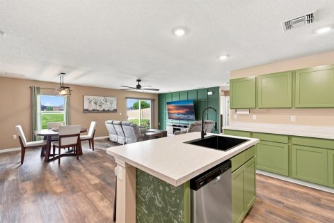 House in Port St. Lucie, Florida 4 bedrooms, 198.25 sq.m. № 2268168 - photo 12