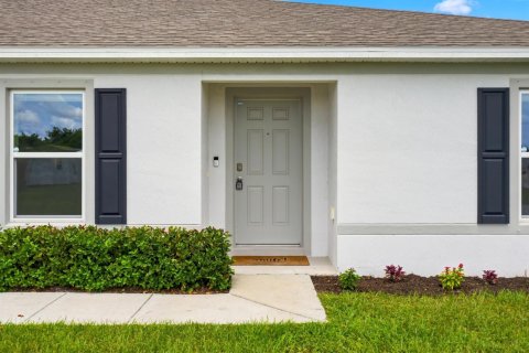 House in Port St. Lucie, Florida 4 bedrooms, 198.25 sq.m. № 2268168 - photo 5