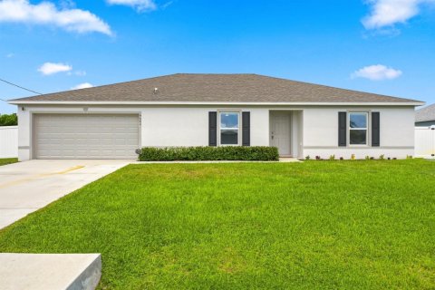 House in Port St. Lucie, Florida 4 bedrooms, 198.25 sq.m. № 2268168