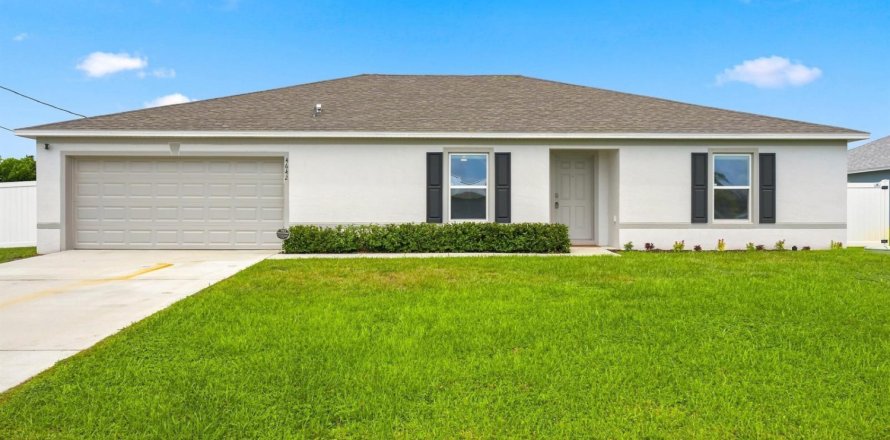 House in Port St. Lucie, Florida 4 bedrooms, 198.25 sq.m. № 2268168