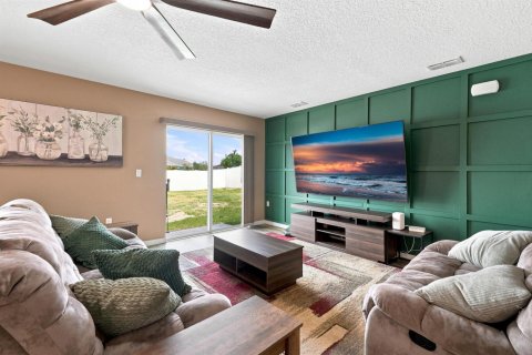 House in Port St. Lucie, Florida 4 bedrooms, 198.25 sq.m. № 2268168 - photo 10