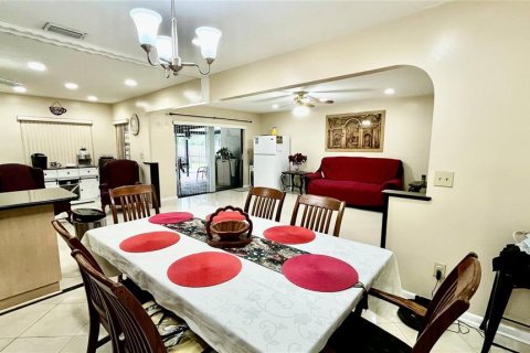 Villa ou maison à vendre à Tampa, Floride: 4 chambres, 193.05 m2 № 2109583 - photo 6