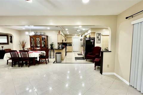 Villa ou maison à vendre à Tampa, Floride: 4 chambres, 193.05 m2 № 2109583 - photo 8