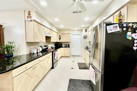Villa ou maison à vendre à Tampa, Floride: 4 chambres, 193.05 m2 № 2109583 - photo 9