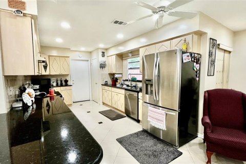 Villa ou maison à vendre à Tampa, Floride: 4 chambres, 193.05 m2 № 2109583 - photo 10