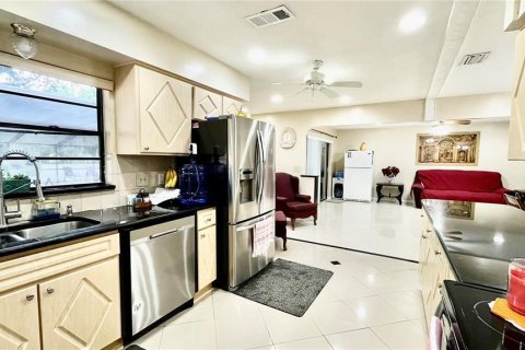 Villa ou maison à vendre à Tampa, Floride: 4 chambres, 193.05 m2 № 2109583 - photo 12