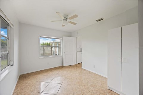 Apartment in Bradenton, Florida 3 bedrooms, 76.92 sq.m. № 1912175 - photo 9