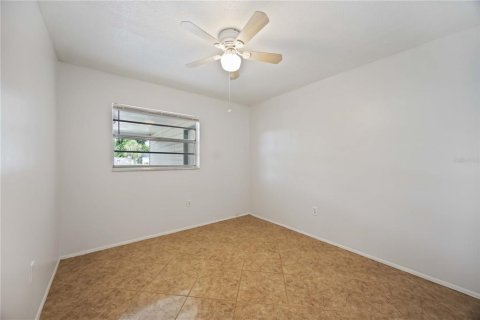 Apartment in Bradenton, Florida 3 bedrooms, 76.92 sq.m. № 1912175 - photo 11