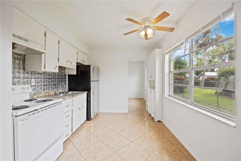 Apartment in Bradenton, Florida 3 bedrooms, 76.92 sq.m. № 1912175 - photo 3