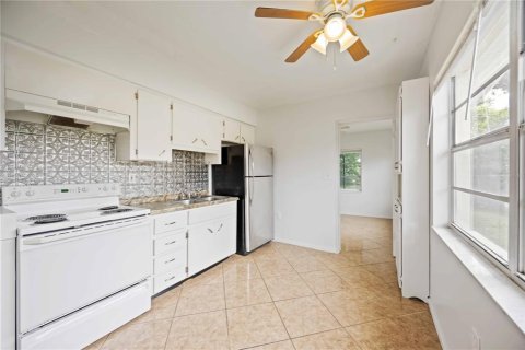 Apartment in Bradenton, Florida 3 bedrooms, 76.92 sq.m. № 1912175 - photo 4