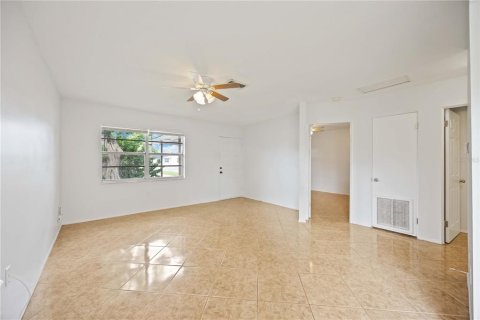 Apartment in Bradenton, Florida 3 bedrooms, 76.92 sq.m. № 1912175 - photo 22
