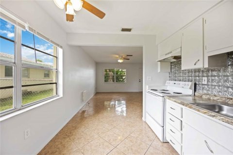 Apartment in Bradenton, Florida 3 bedrooms, 76.92 sq.m. № 1912175 - photo 6