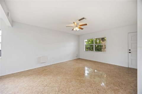 Apartment in Bradenton, Florida 3 bedrooms, 76.92 sq.m. № 1912175 - photo 23