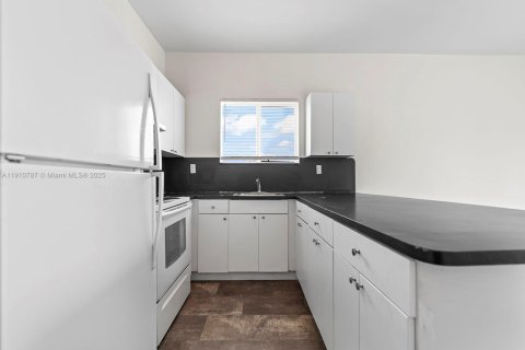 Propiedad comercial en venta en Florida City, Florida, 274.06 m2 № 1967165 - foto 30