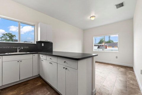 Propiedad comercial en venta en Florida City, Florida, 274.06 m2 № 1967165 - foto 11