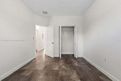 Propiedad comercial en venta en Florida City, Florida, 274.06 m2 № 1967165 - foto 24